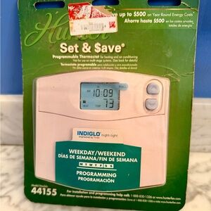 Hunter 44155 Digital Thermostat NEW Programmable Heat Cool Indiglo Weekday/Week